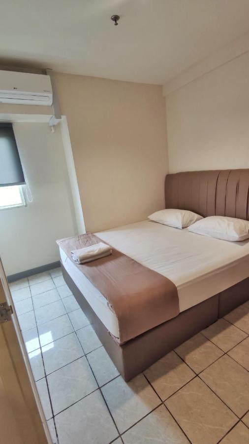 Queen Victoria Apartment Batam Exterior foto